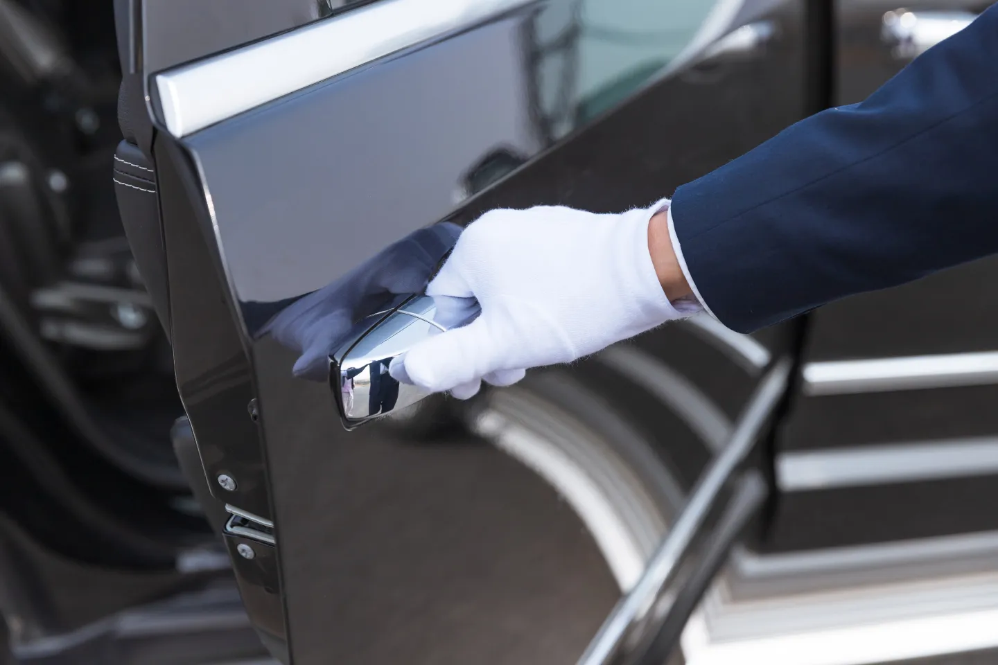 LUXURY CAR AIRPORT TRANSFER SERVICE